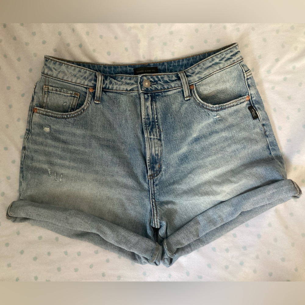 Silver Jeans High Waist Stretch Denim Mom Shorts Cuffed 3”- 6” inseam